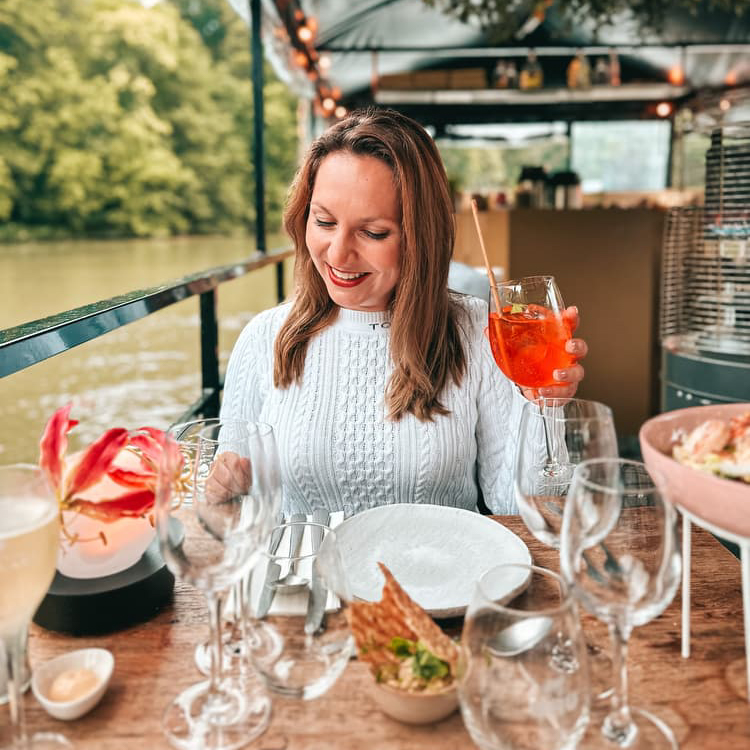 Dinner On The Lake - Dîner sur l'eau