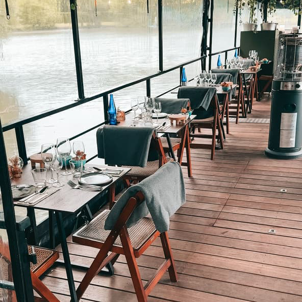 Dinner On The Lake - Dîner sur l'eau – Image 3