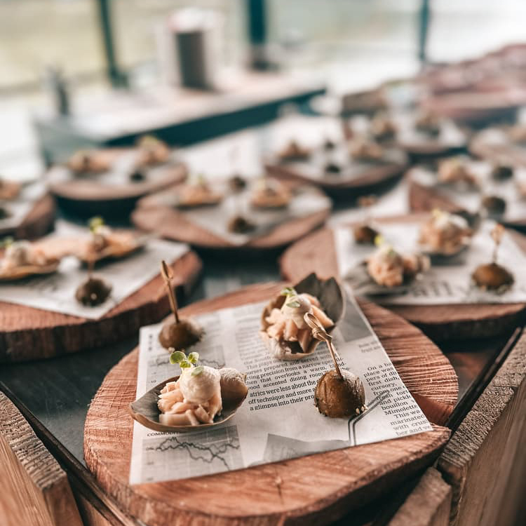 Dinner On The Lake - Dîner sur l'eau – Image 4